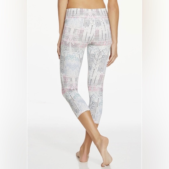 Fabletics Women's S Define PowerHold Mid-Rise Capri Leggings in Arctic Print - Picture 2 of 11